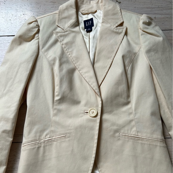 Sharp Ivory Blazer from Gap - Picture 6 of 6